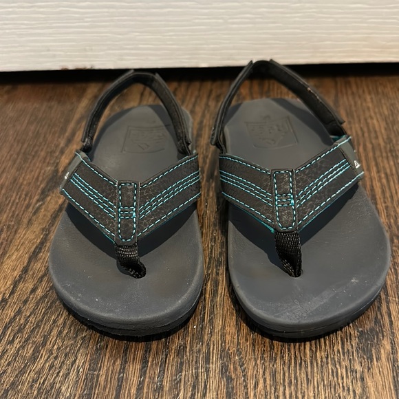 Toddler Reef Sandals - Picture 1 of 5